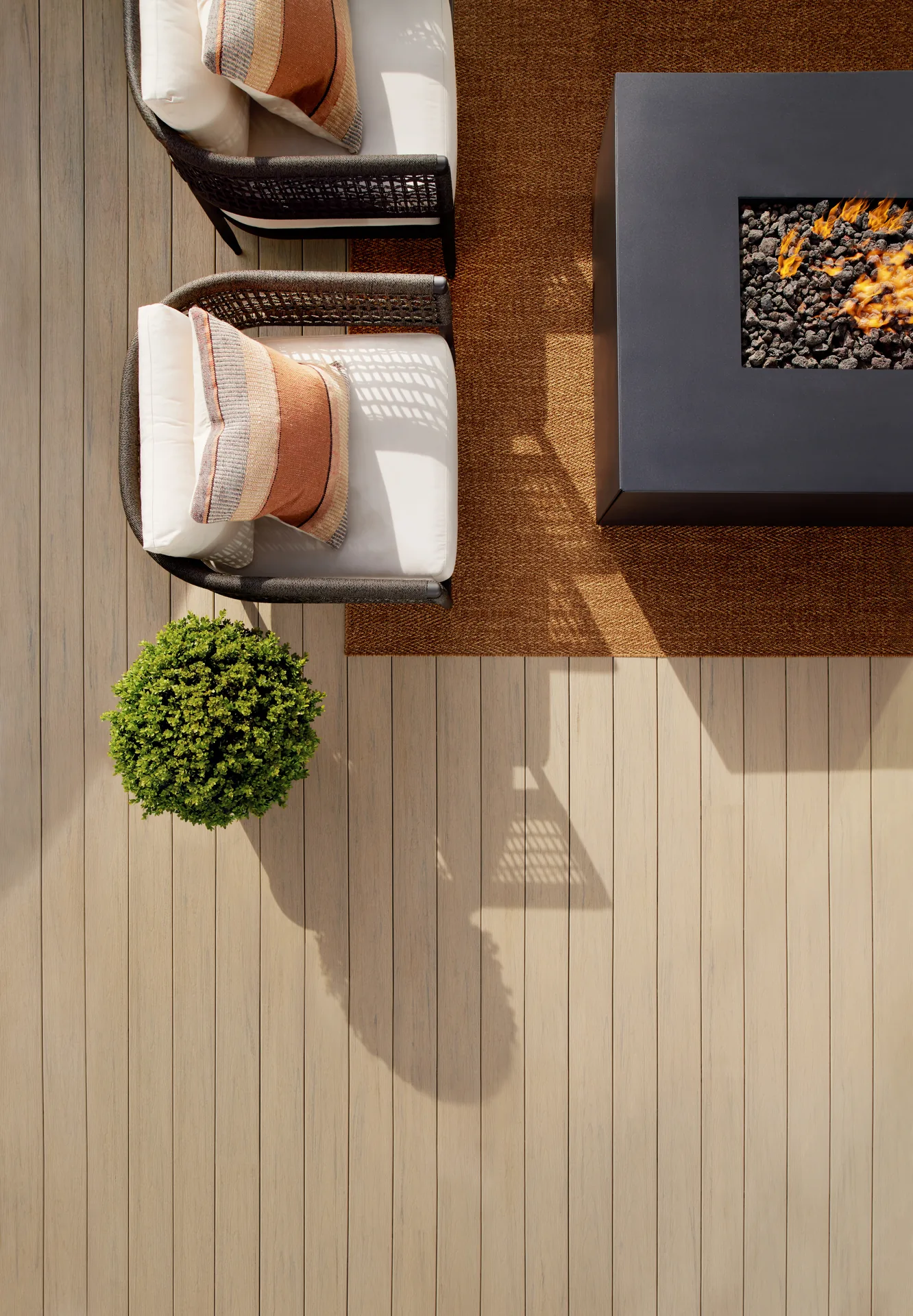 Terrasse en composite TimberTech Reclaimed Chestnut vue en plongée
